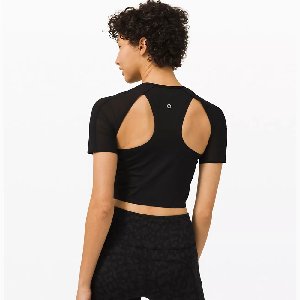 Lululemon set challenger short sleeve top- size6